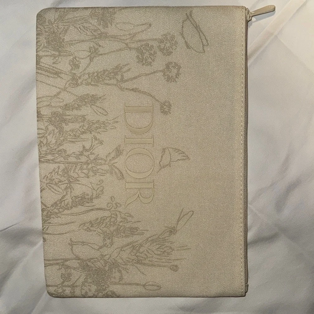 New Dior Beauty Cream Floral Pouch - Picture 4 of 4